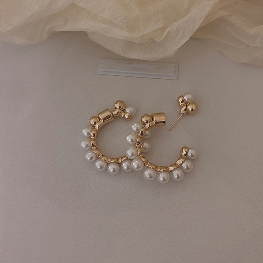 Hold pearl C hoop shaped stud fashion earrings